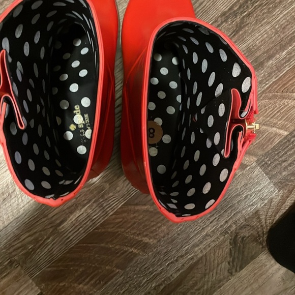 Redish Kate Spade New York Rain Boots. Good preloved condition. Size 8. - Picture 5 of 8